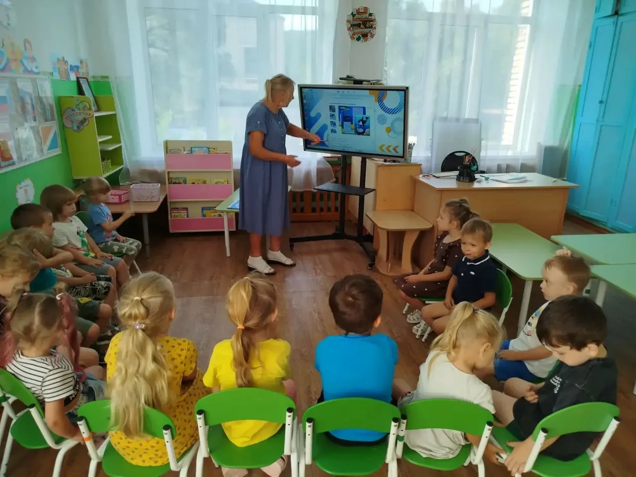 В средней группе отметили Всемирный день китов и дельфинов. Сначала ребята с восторгом погрузились в