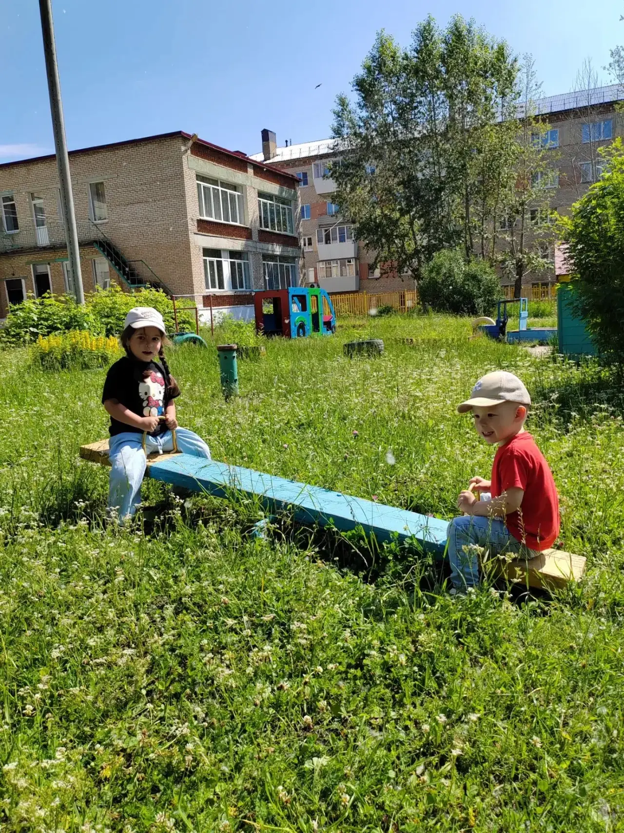 🌞 Пока лето радует теплыми денечками 🌸, группа №3 почти всё время проводит на улице. Детям очень н