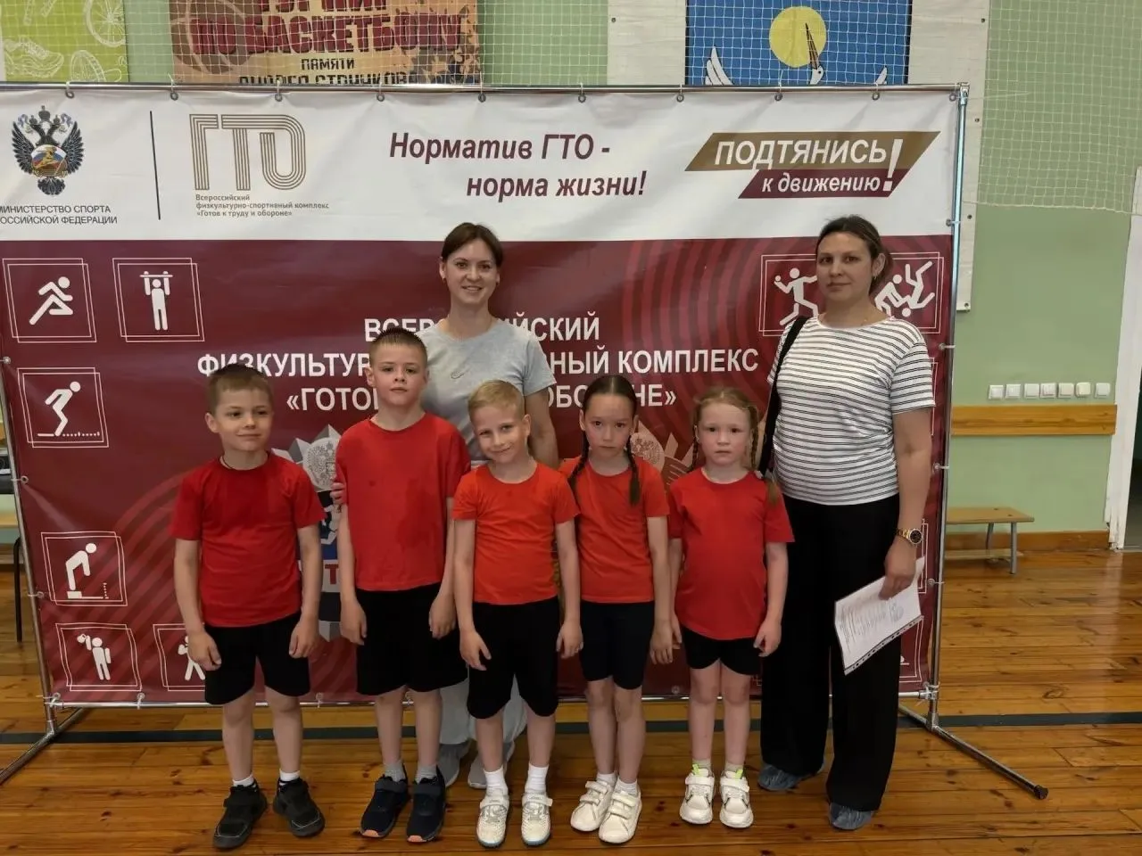 🎉🏅 В поселке Чишмы на базе СОК прошел яркий и спортивный фестиваль «Я — начинаю с ГТО» для дошкольны