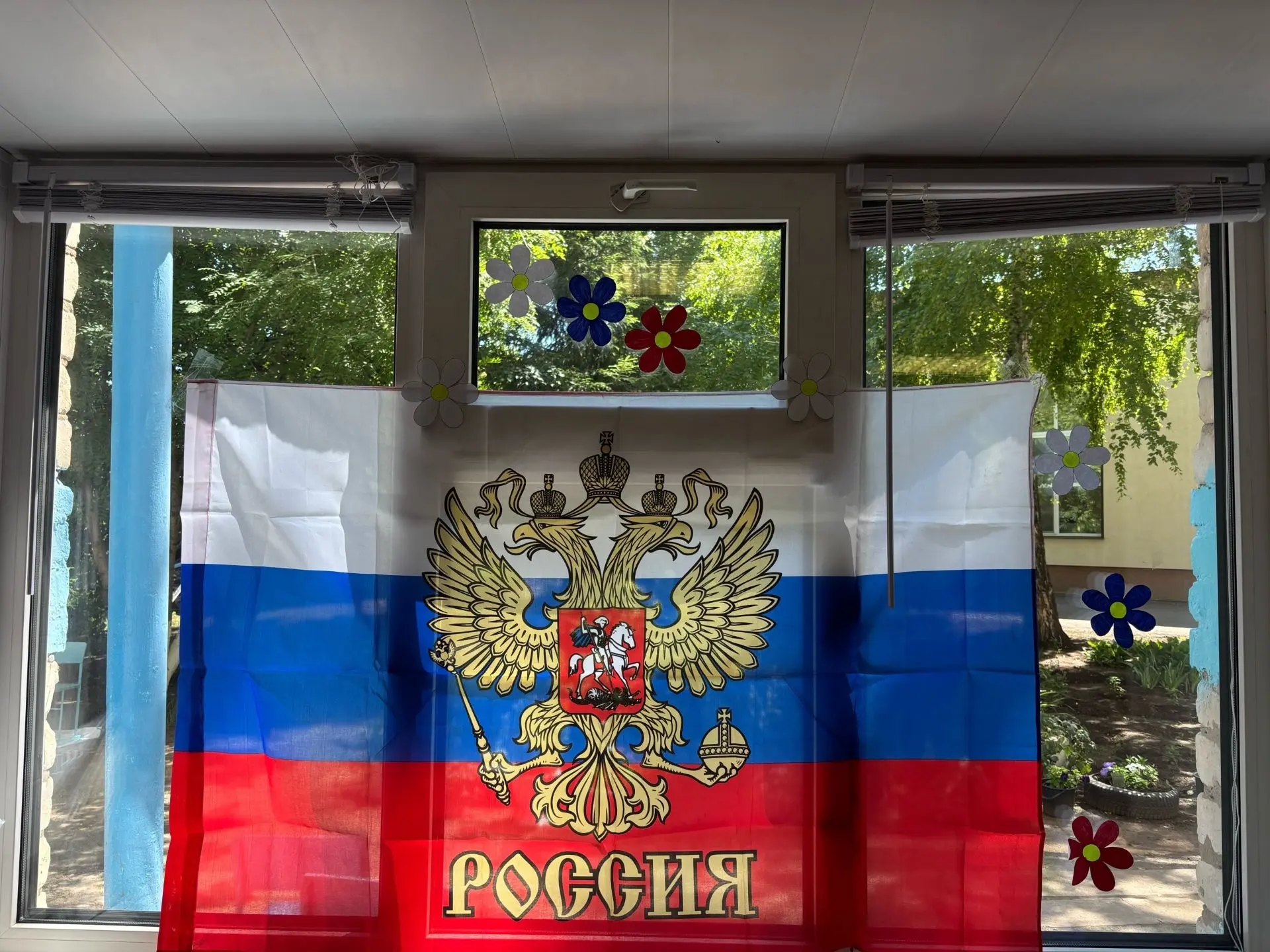 Студенты колледжа присоединились к всероссийской акции «Символ России»!

В честь Дня России по всей 
