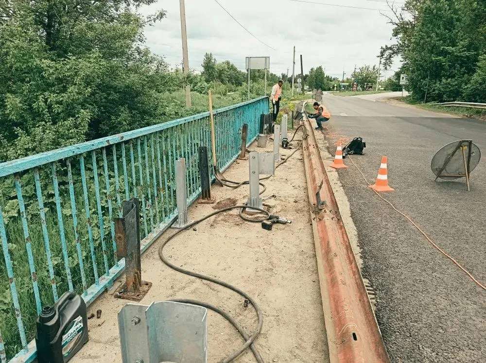 🌉 В Козельске начался ремонт моста через железную дорогу  На участке планируется отремонтировать опо