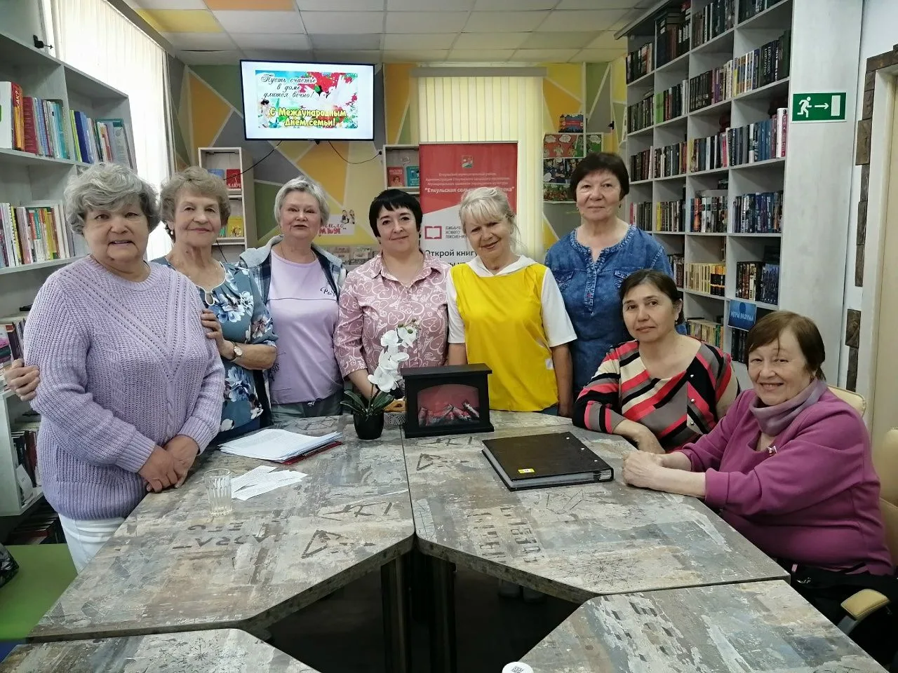 В Международный день семей в нашей литературной семье состоялась встреча: "У камина" го...
