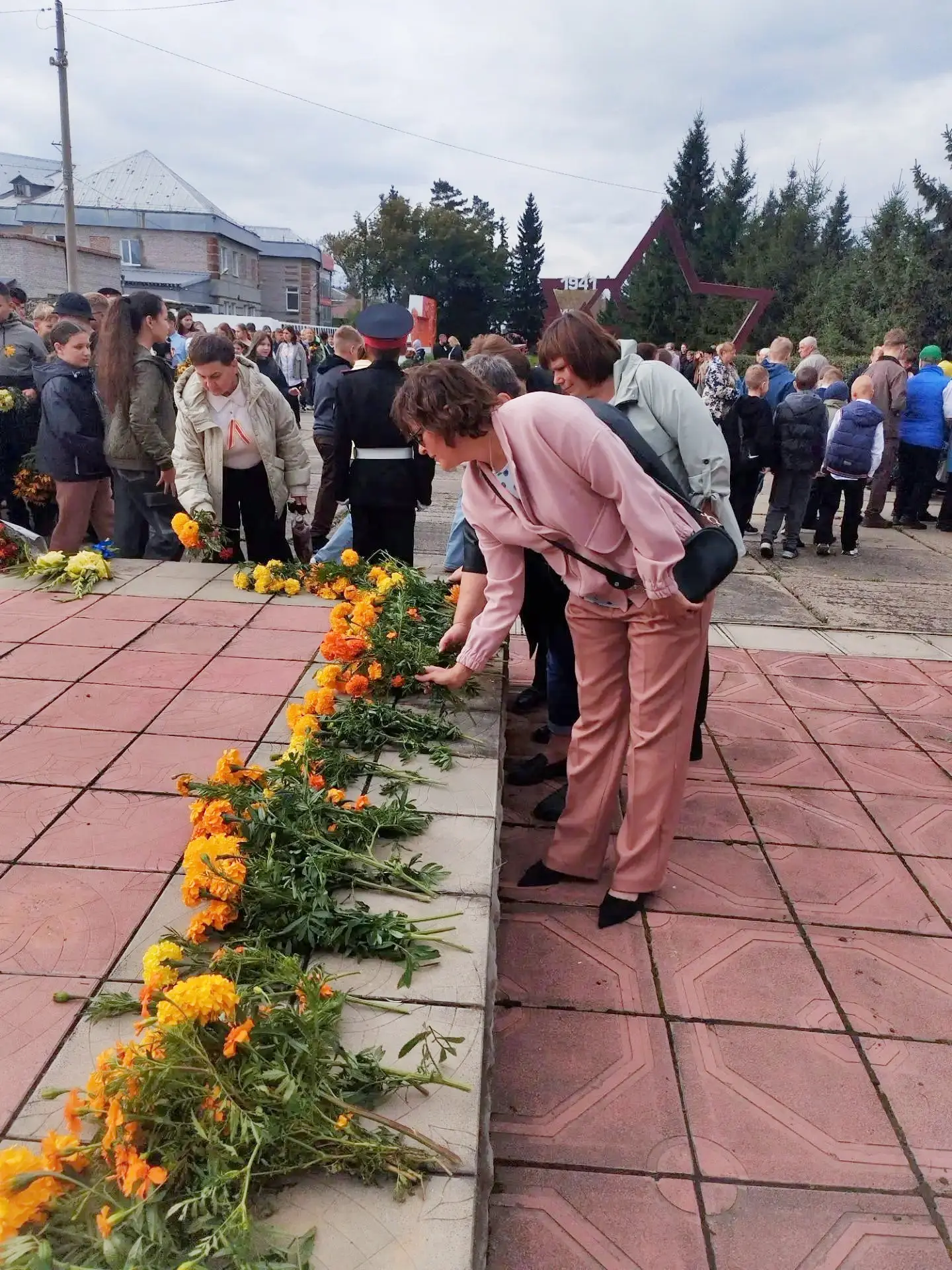 Сегодня коллектив Управления образования присоединился к митингу, посвященному Дню окон...