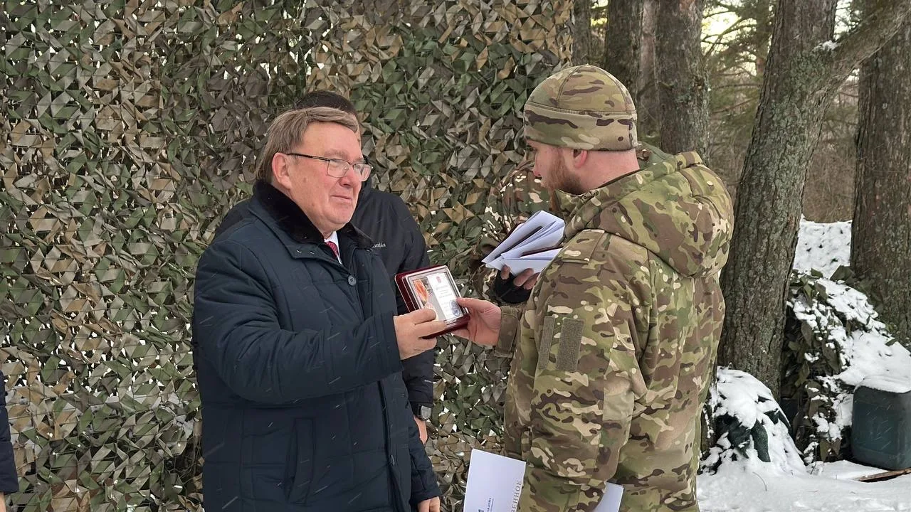 Вместе с моим товарищем, сенатором-коммунистом Айратом Гибатдиновым посетили Курскую область – один 