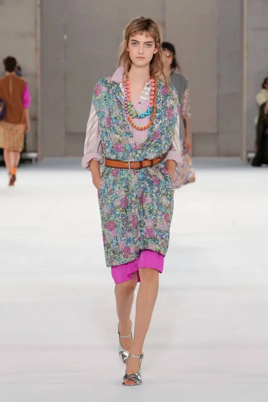Все та же привычная эклетика в новой коллекции Dries Van Noten SS 2027 Джулиана Клаусне...