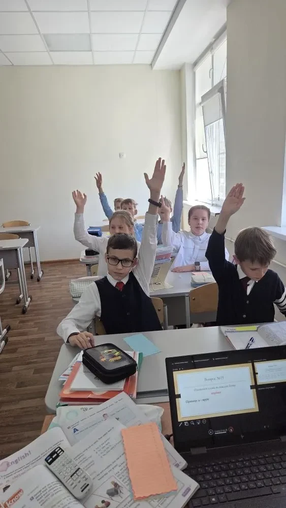 Как прошел первый день Недели иностранных языков? 👀  🐰 Одним из событий дня стала выставка, посвящён
