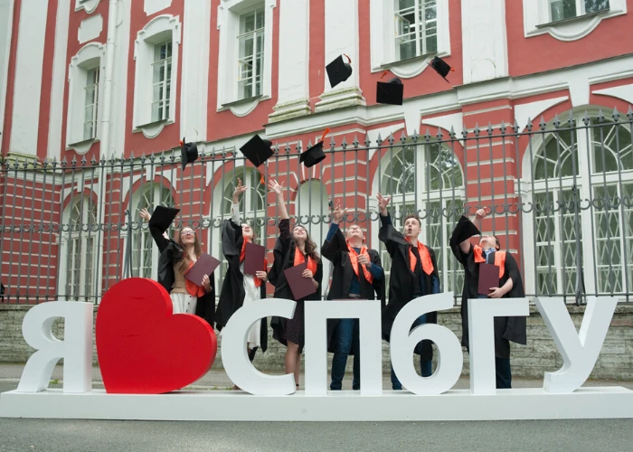 Обладатели дипломов Санкт-Петербургского университета, окончившие обучение в 2026 году,...