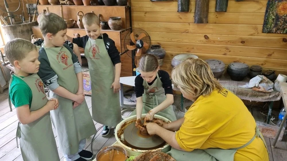 ЭКСКУРСИЯ В ГОНЧАРНУЮ МАСТЕРСКУЮ🌟   🤗 В выходной день ученики 2 «Б» класса  вместе со своим классным