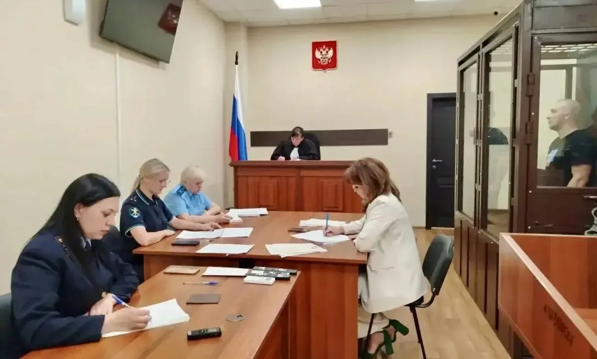 В Киселёвске водитель насмерть сбил женщину на переходе, скрылся и спрятал машину — его арестовали

