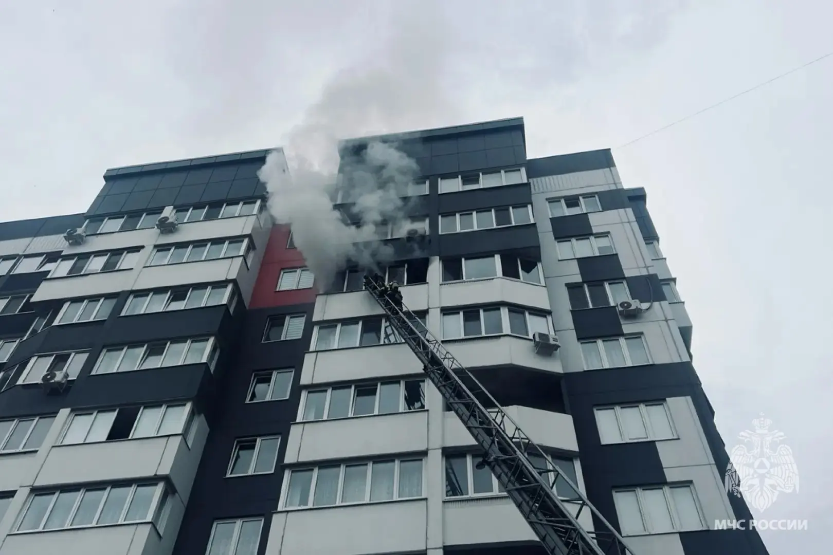 30-летний мужчина пострадал при пожаре в многоэтажке в Брянске, 15 человек эвакуировали
https://news