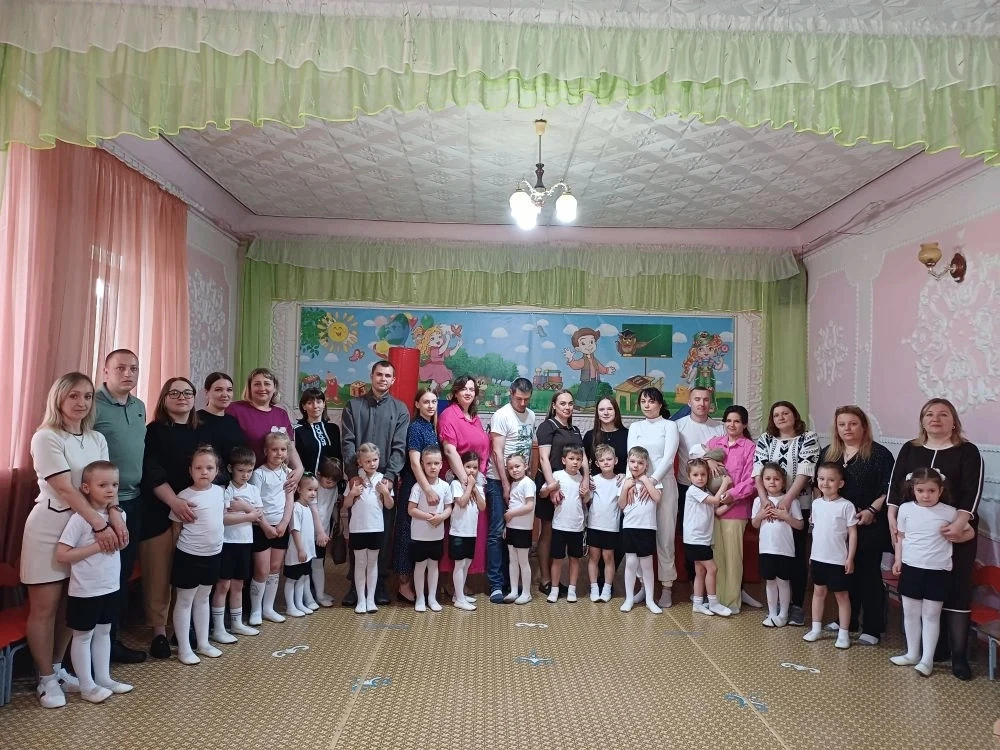 #ГодДошкольногоОбразования #ГДОДНР #ДОSHKOLKA
15 мая во все мире отмечают Международный день семьи.
