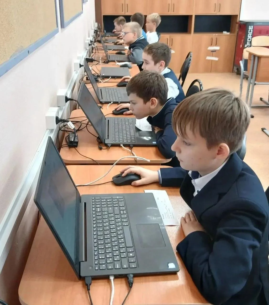 🚸 Четвероклассники на олимпиаде «Безопасные дороги»!