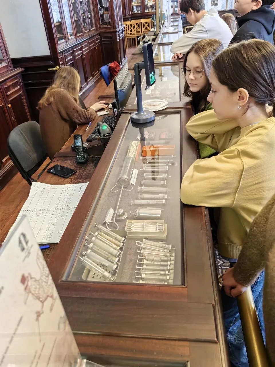 7 «В» побывал в городе дождей и белых ночей   🧳 Трехдневная программа поездки состояла как из образо