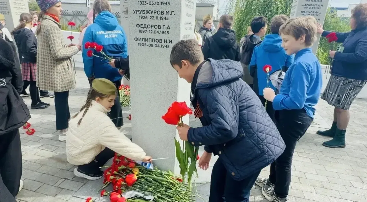 Сегодня, накануне великого праздника Дня Победы, обучающиеся младшего корпуса нашей школы совершили 