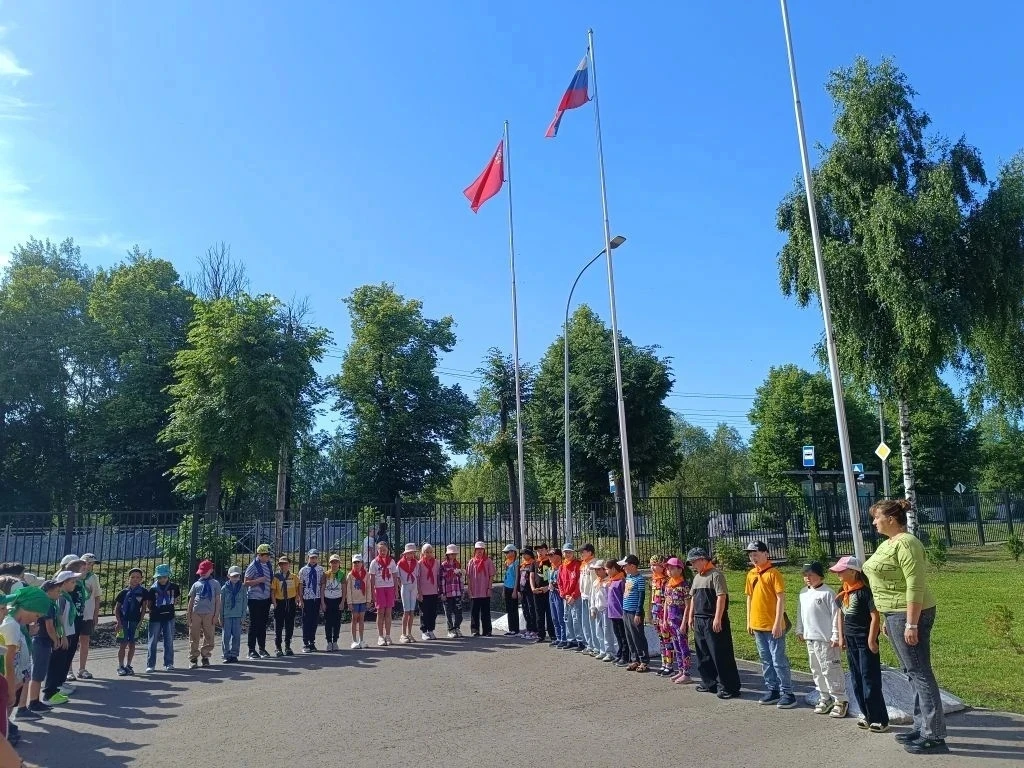 🌈 ДЕНЬ ДОРОГ в «Радуге»: Куда ведут мечты? 🚦
Сегодня наш лагерь превратился в большую вселенную пр