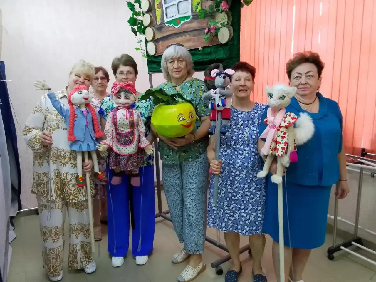 Сегодня отмечается Всемирный день куклы!

🧸Куклы бывают разные: плюшевые, фарфоровые, тряпичные, ме