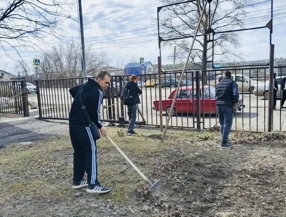 🌿🐝Весна начинается здесь: месячник  благоустройства в нашем колледже продолжается…  ➡️Еще в начале а