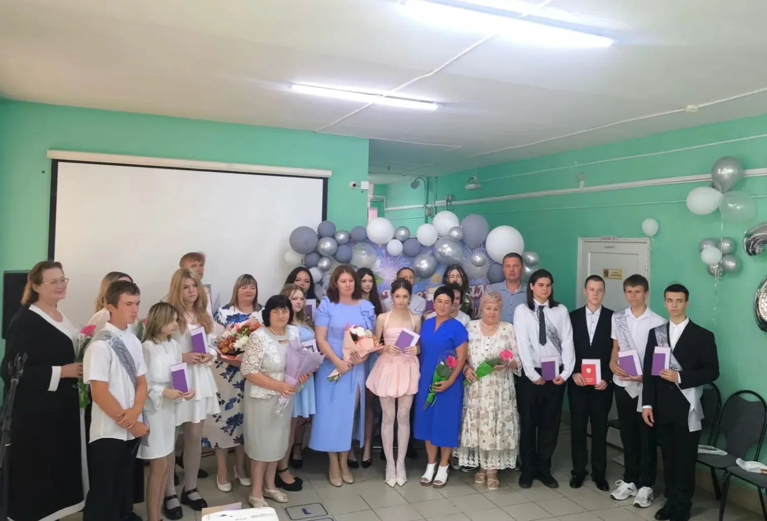 💥 30 июня в ГБОУ СОШ с. Усолье прошло торжественное мероприятие,  посвященное вручению аттестатов в