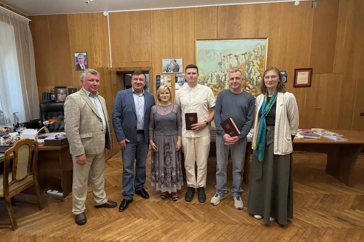 ‼️Вручение дипломов кандидатов наук молодым учёным              https://nikitasad.ru/sc...