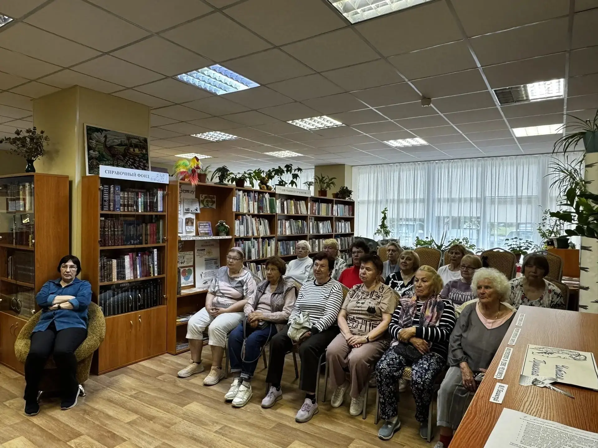 Для подопечных Геронтологического центра в Глажевской библиотеке прошел необычный познавательный час