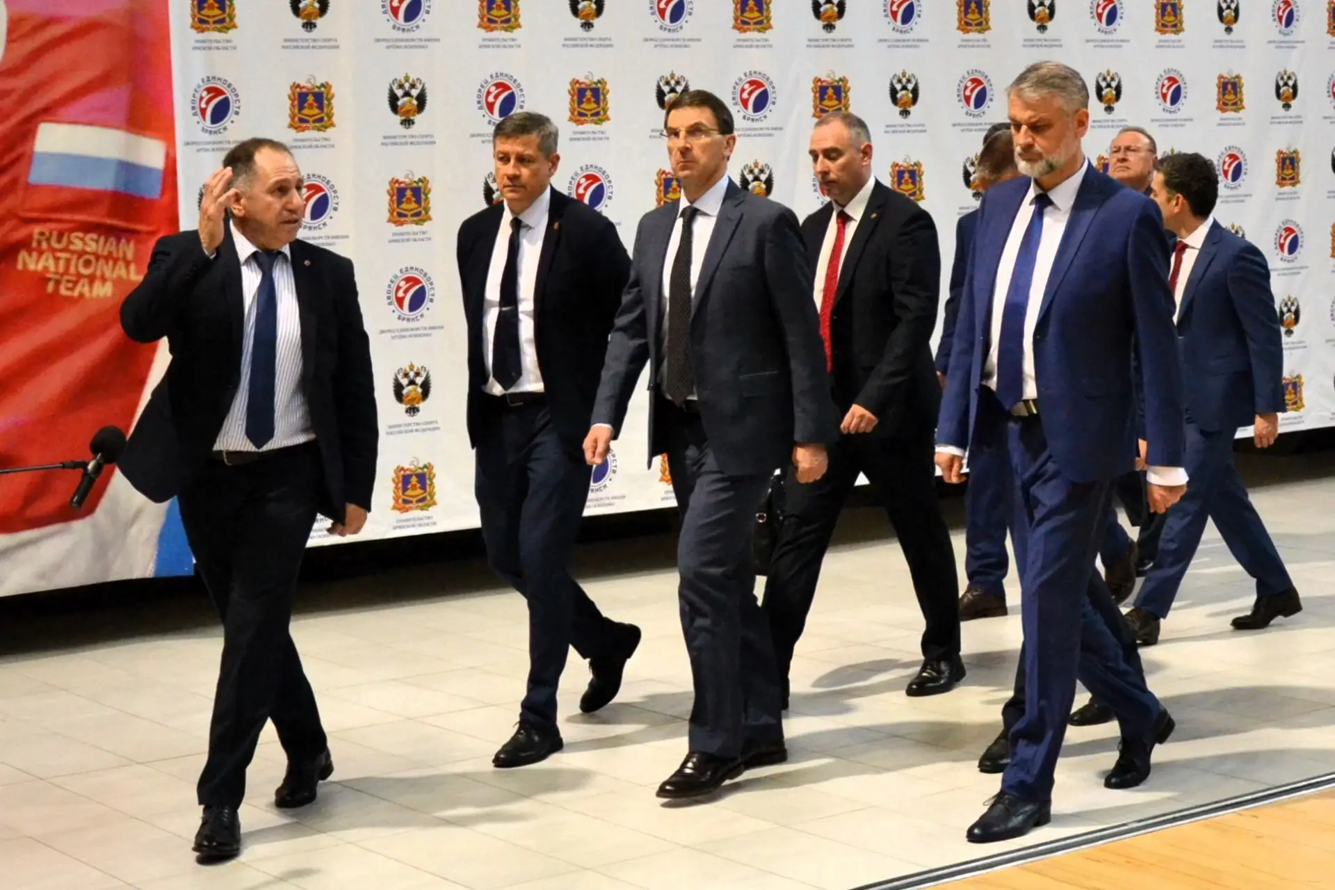 Игорь Щеголев посетил в Брянске Дворец единоборств им. Артема Осипенко

✅Полномочный представитель П