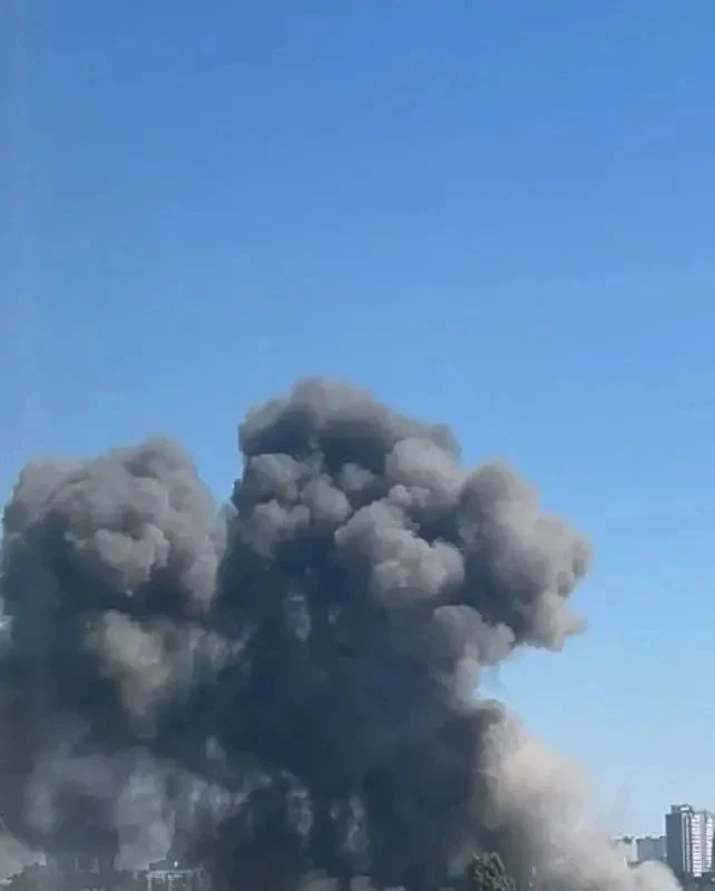 🔥Новые удары по Киеву, горят терминалы «Новой почты».