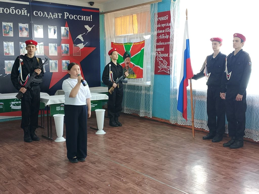 В Володарской СОШ №2 торжественно открыли три Парты Героев  В Володарской средней общеобразовательно