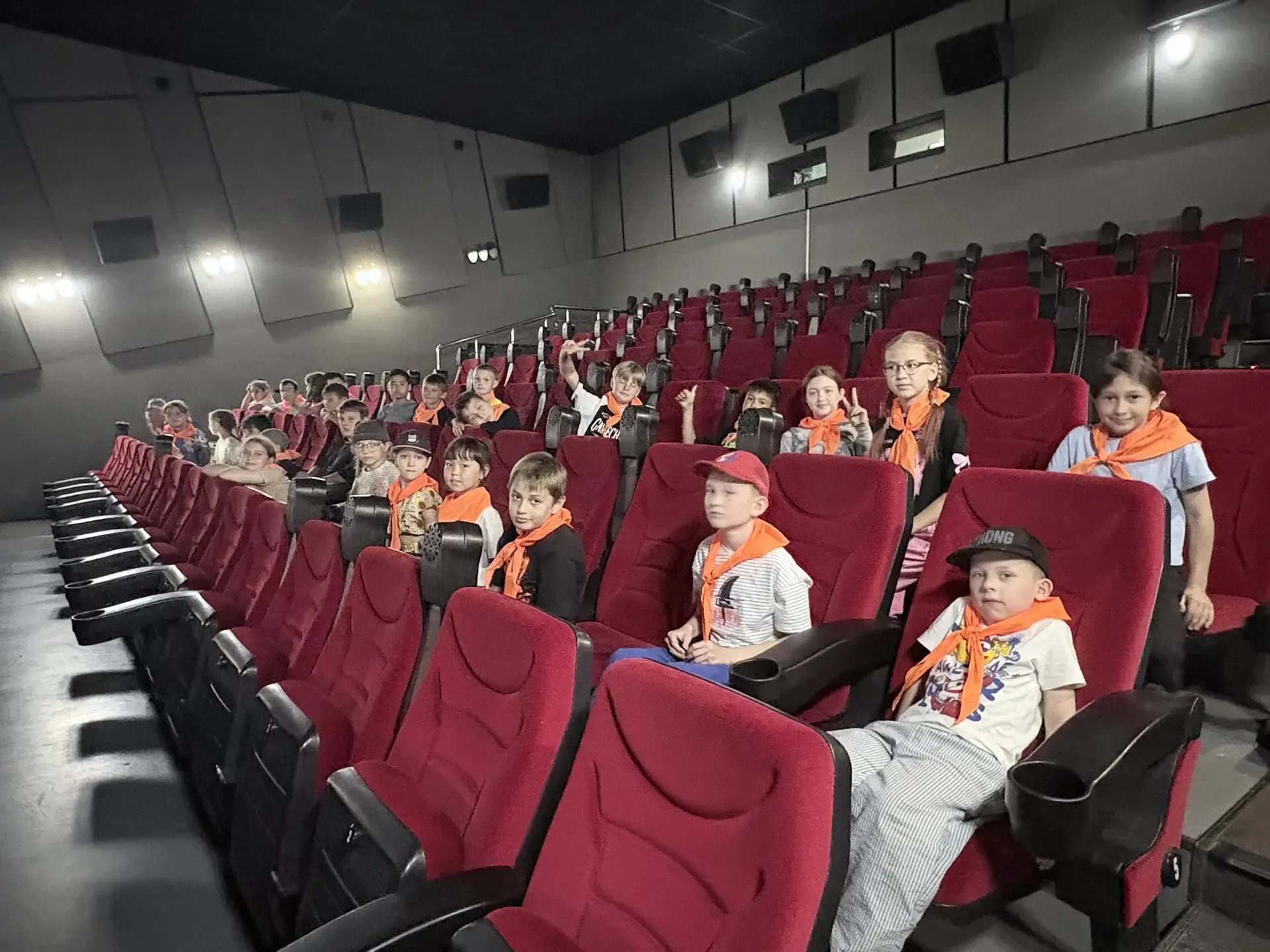 Дневник пришкольного лагеря «Родничок»: 
Кинопремьера и зажжение новых звезд!
Сегодняшний день в наш
