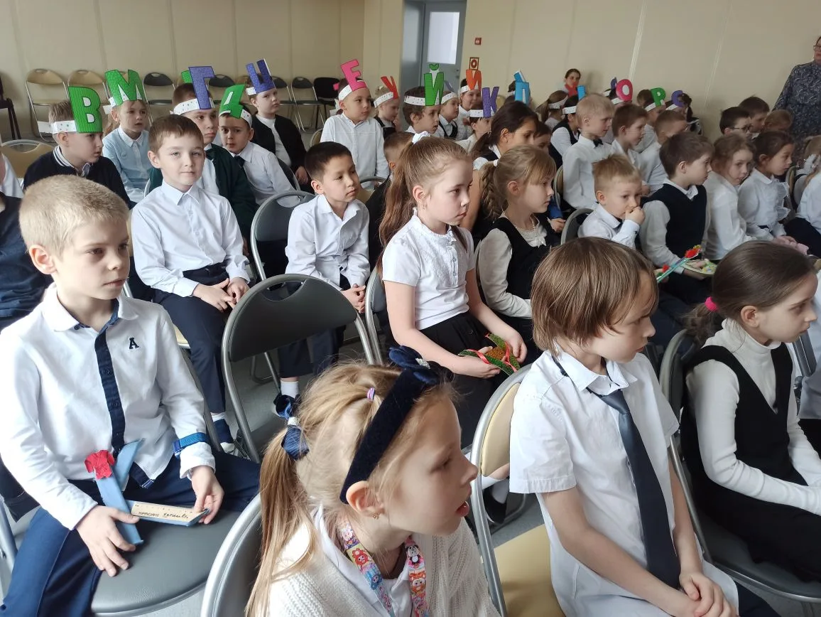 🌟 Сегодня в нашей школе в корпусе на Феофанова произошло нечто волшебное! 🌈 На прошлой неделе у нас 