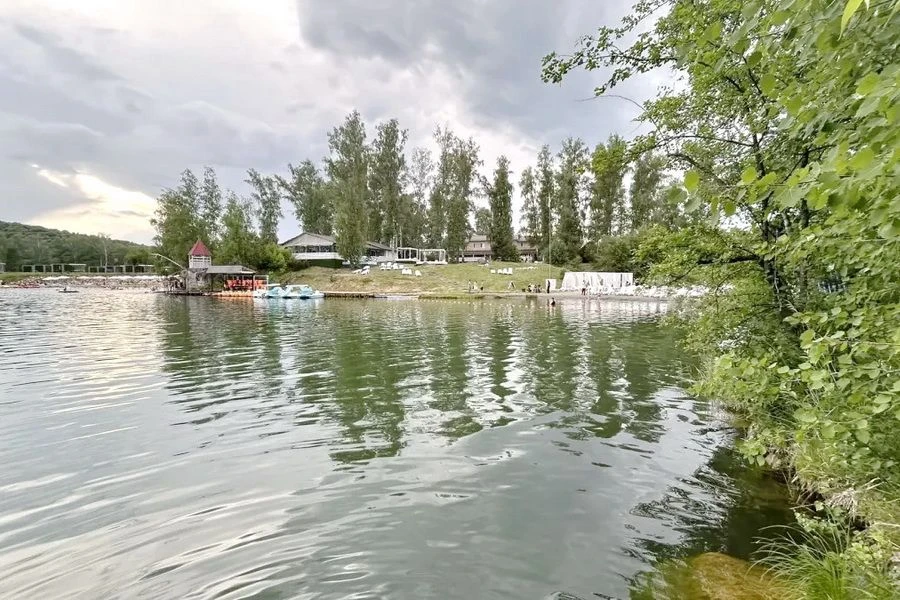 В АЛТАЙСКОМ РАЙОНЕ ВО ВРЕМЯ КУПАНИЯ В ОЗЕРЕ АЯ УТОНУЛ ПАРЕНЬ

Днём 14 июня во время купания в озере 