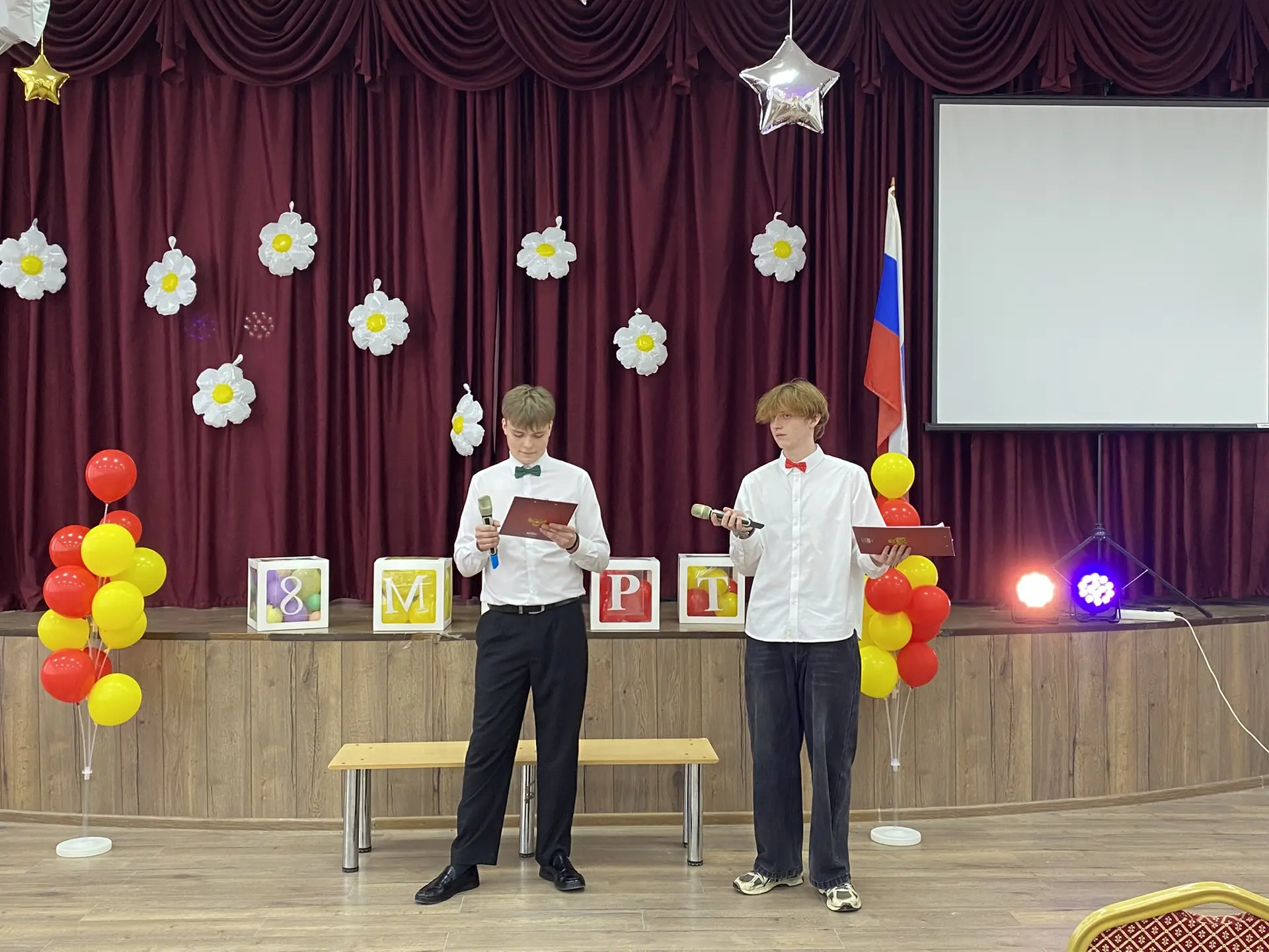 🌸 На прошлой неделе в МОУ СШ №5 прошел яркий и трогательный концерт, посвящённый Международному женс