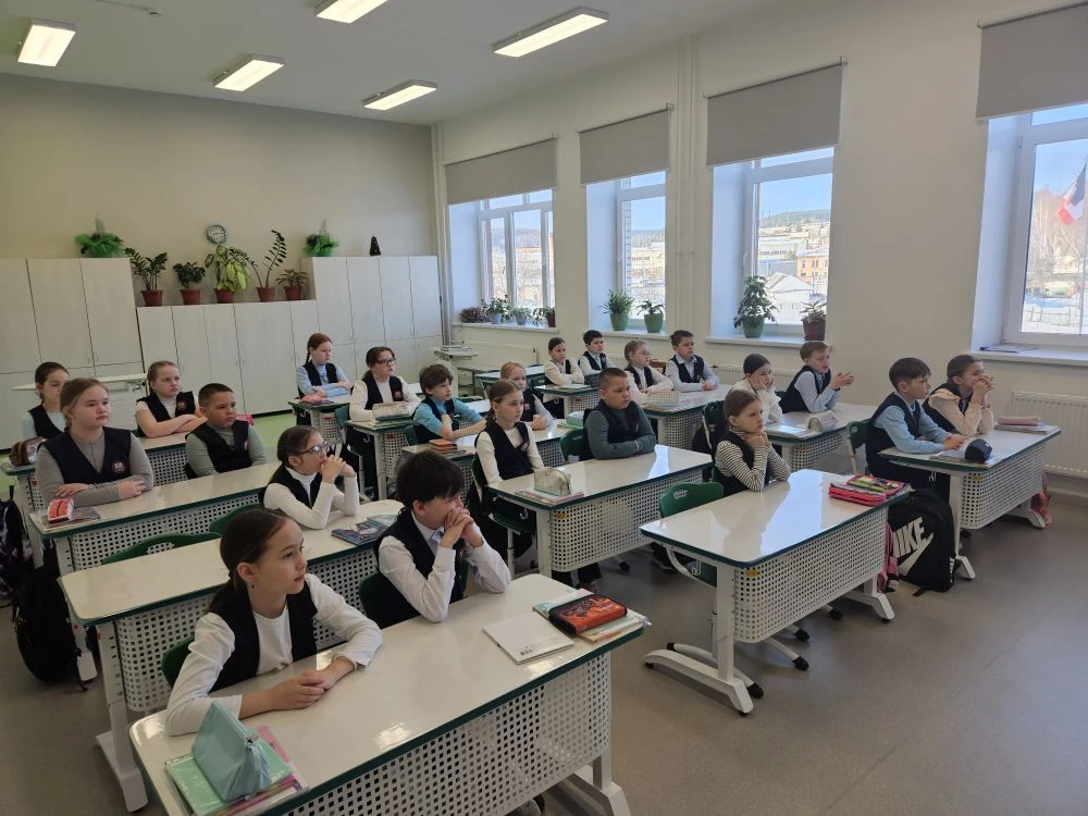 Открыта последняя неделя третьей четверти!   Сегодняшнее утро в нашей школе началось с торжественной