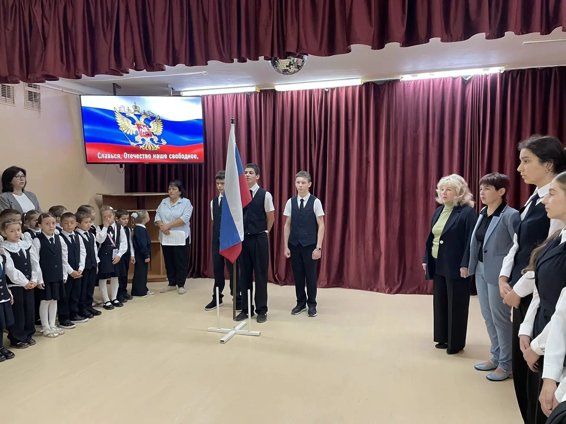 🇷🇺Сегодня, 28 сентября, учебная неделя в МБОУ «СОШ №3 с крымскотатарским языком обуче...