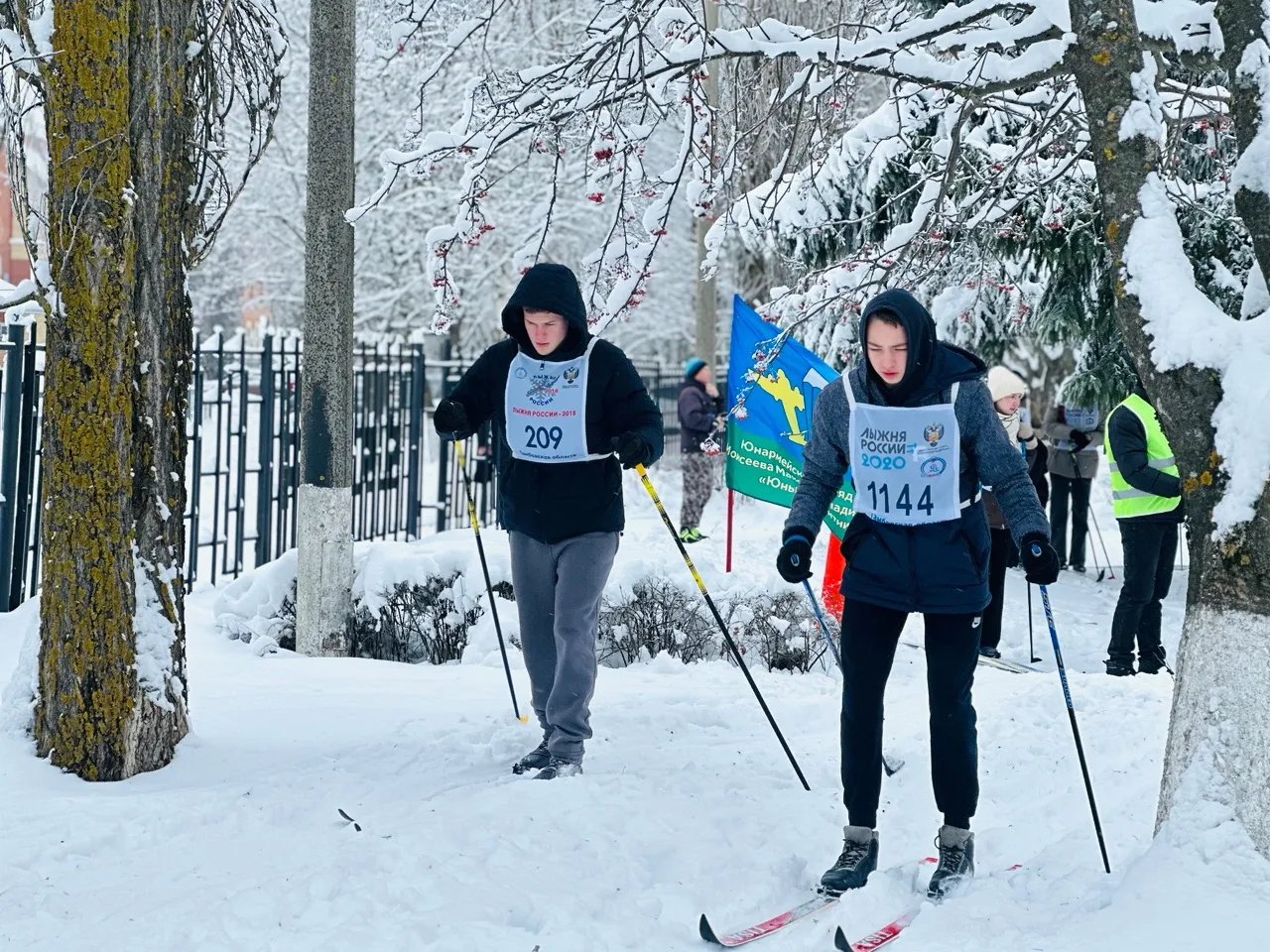 День в спорте, без интернета, провели сегодня Первомайские школьники!  ✨Вторые школьные лыжные гонки