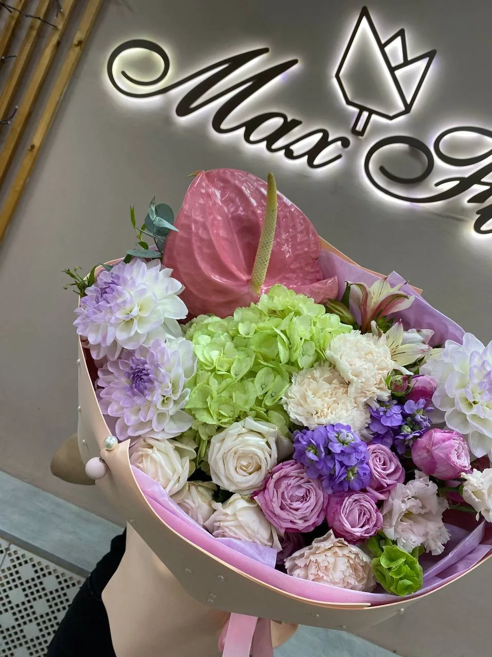 Бесплатная доставка цветов https://maxflorabuket.ru/collection/bukety