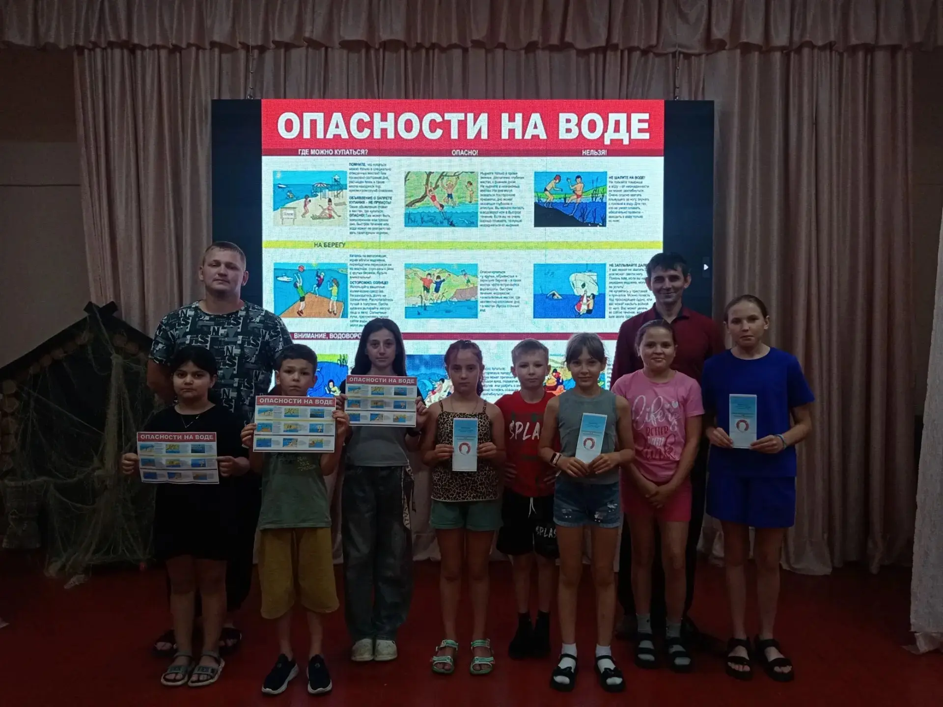 МБУК "Дубенцовский СДК" совместно  с библиотекарем Дубенцовского отдела  провели беседу  "Опасности 