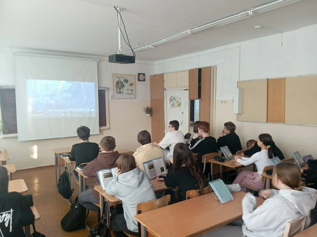 ‎🇷🇺 Русская весна в наших сердцах: о Крыме и Севастополе ‎ ‎Мы продолжаем знакомить школу с событиям