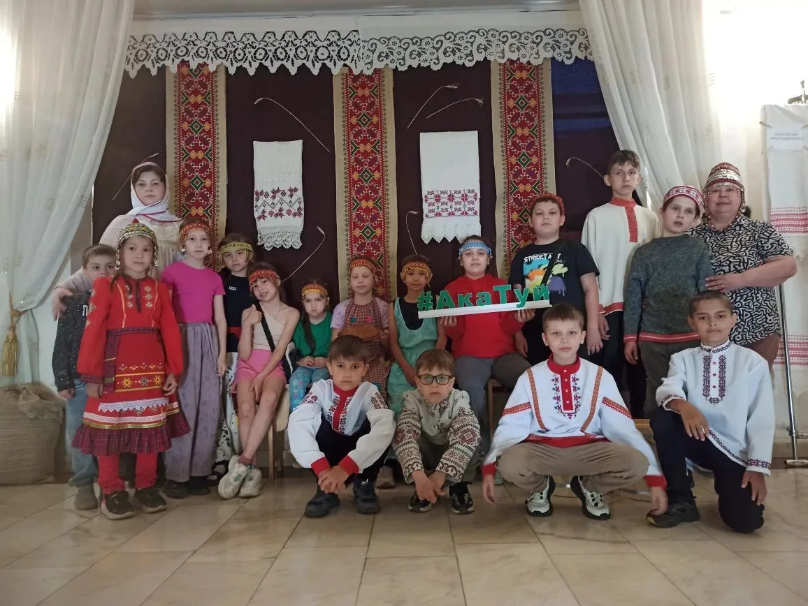 Новый день в пришкольном лагере "Улыбка"

☀️ Утро началось с зарядки на улице и минутки безопасности