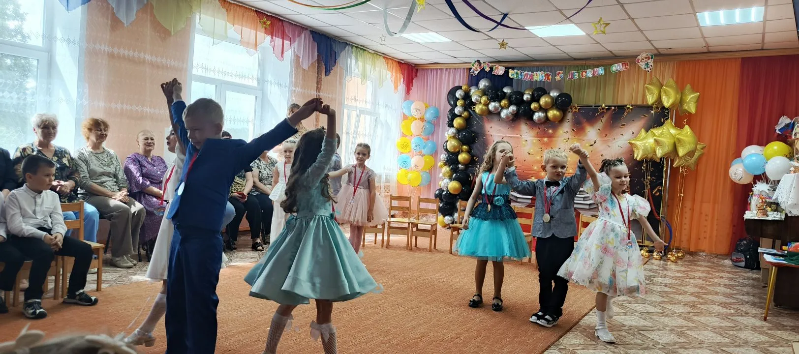 ✨ Сегодня в группе «Светлячки» (п. Лежнево) прошёл настоящий звёздный выпускной! 🎓🌟 Н...