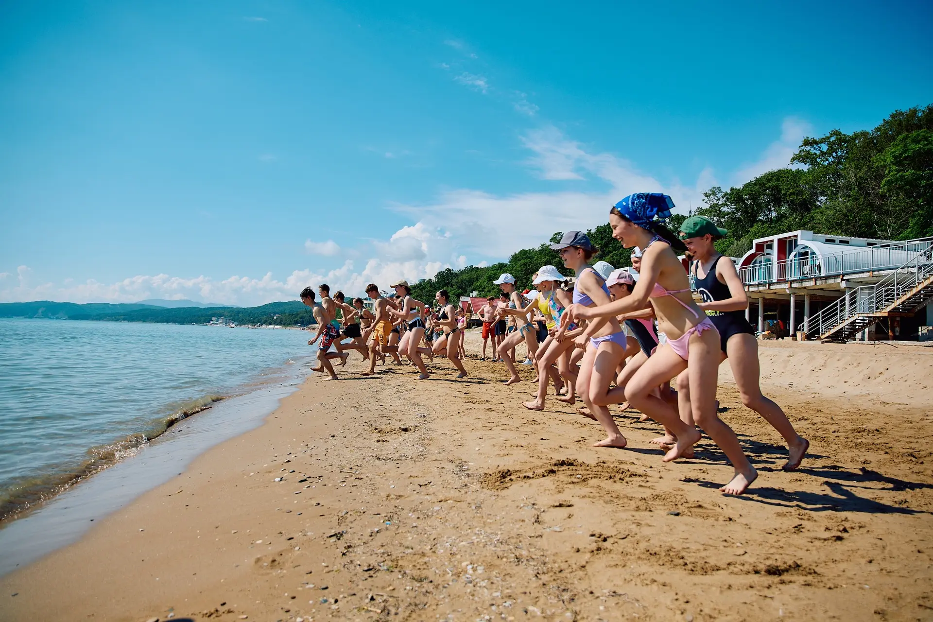 Купают всех 🏖️ 

Свершилось! Море сегодня ласково распахнуло свои объятия, и первый визг восторга р