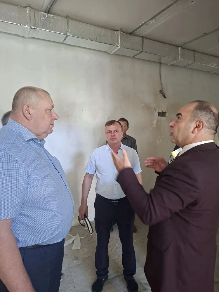 🏗НОВОСТИ КАПРЕМОНТА  Ремонтные работы в МБОУ «СОШ №56» продолжаются.   Сегодня на еженедельном совещ