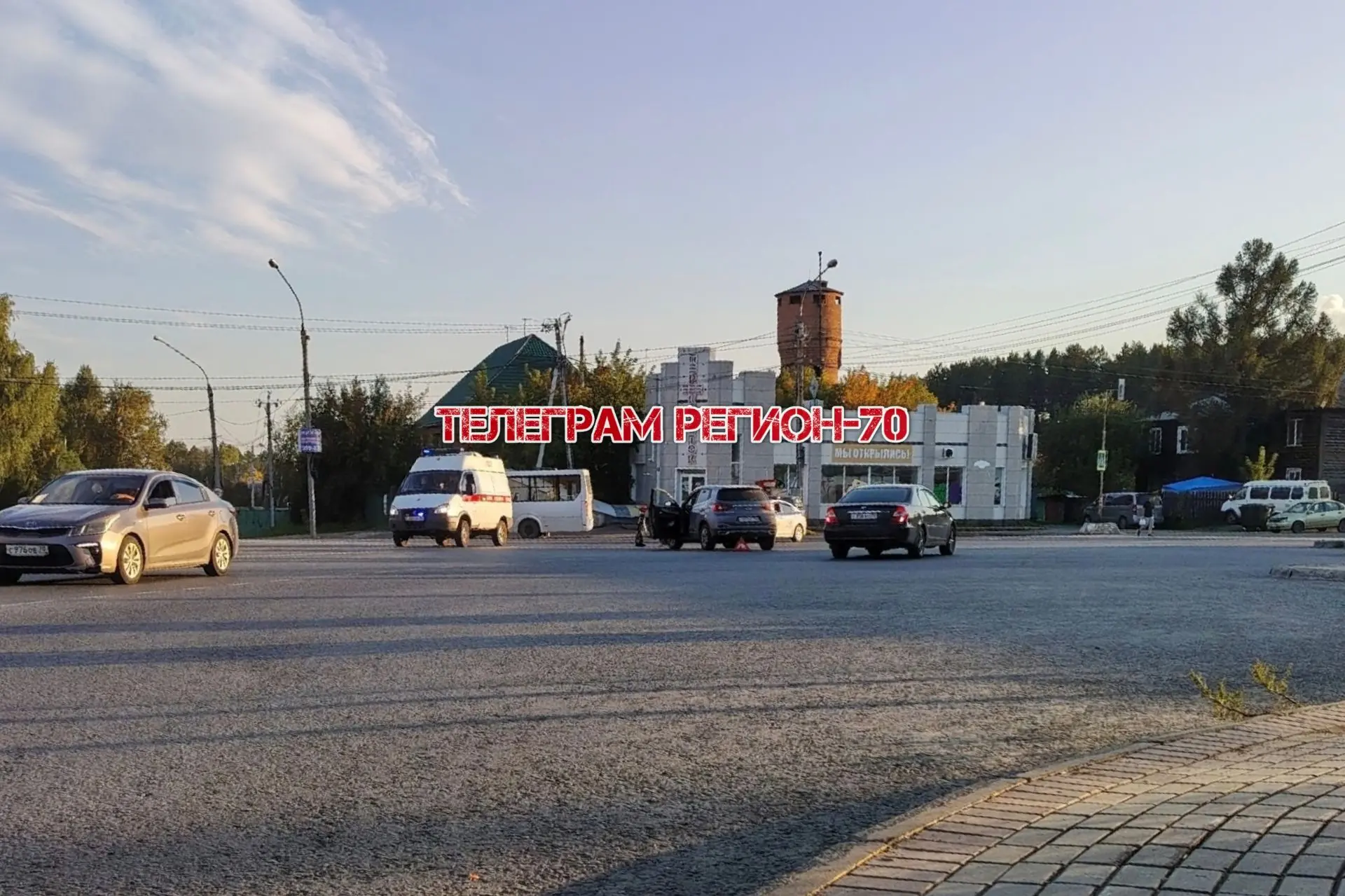 🗣 От подписчика 🚑 В посёлке Новый на перекрёстке Энтузиастов и Баумана произошло ДТП ...