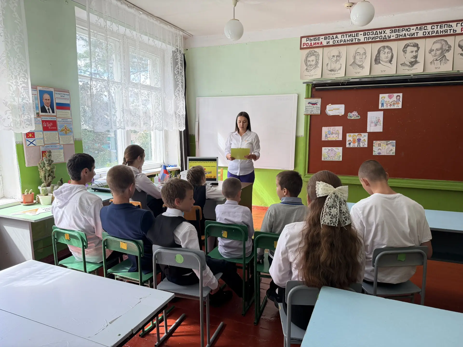 🏫 В нашей школе прошёл фестиваль «Этно-лаборатория: Хоровод дружбы»