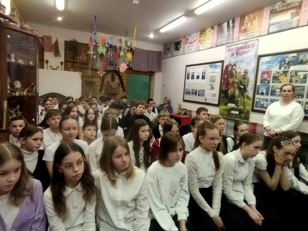 🇷🇺ФРОНТОВЫЕ ВОЛОНТЕРЫ🇷🇺    В музее школы прошла встреча с фронтовым волонтером, президентом Военно-и