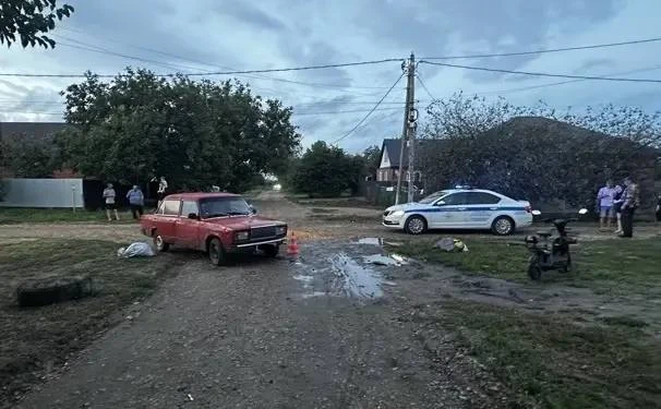 Пьяный мотоциклист влетел в ВАЗ с ребёнком

Вечером 26 июля в станице Ладожской 50-летний водитель В
