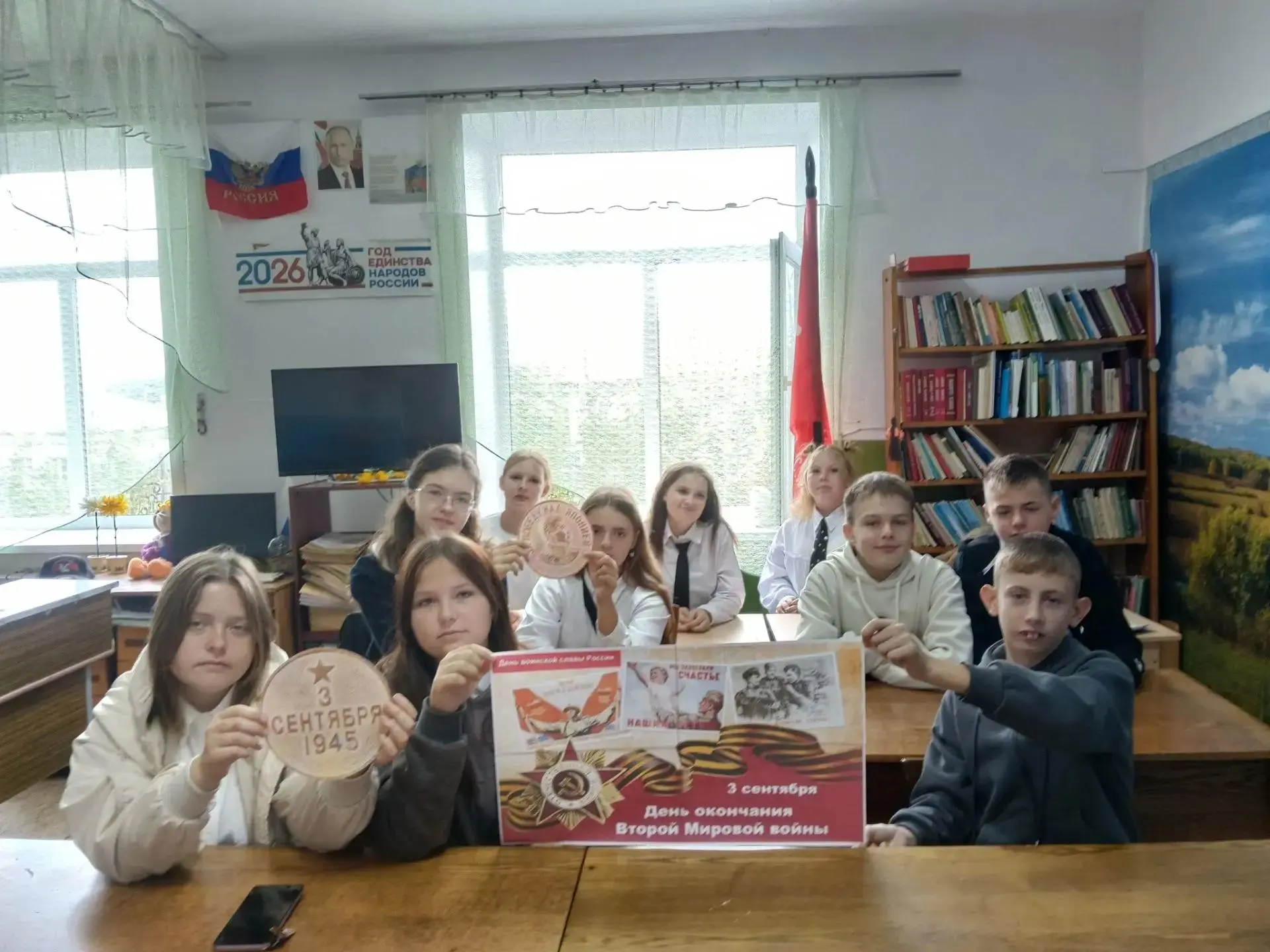 В стенах Верхнёвской сельской библиотеке семиклассники Верхнёвской ООШ стали участникам...