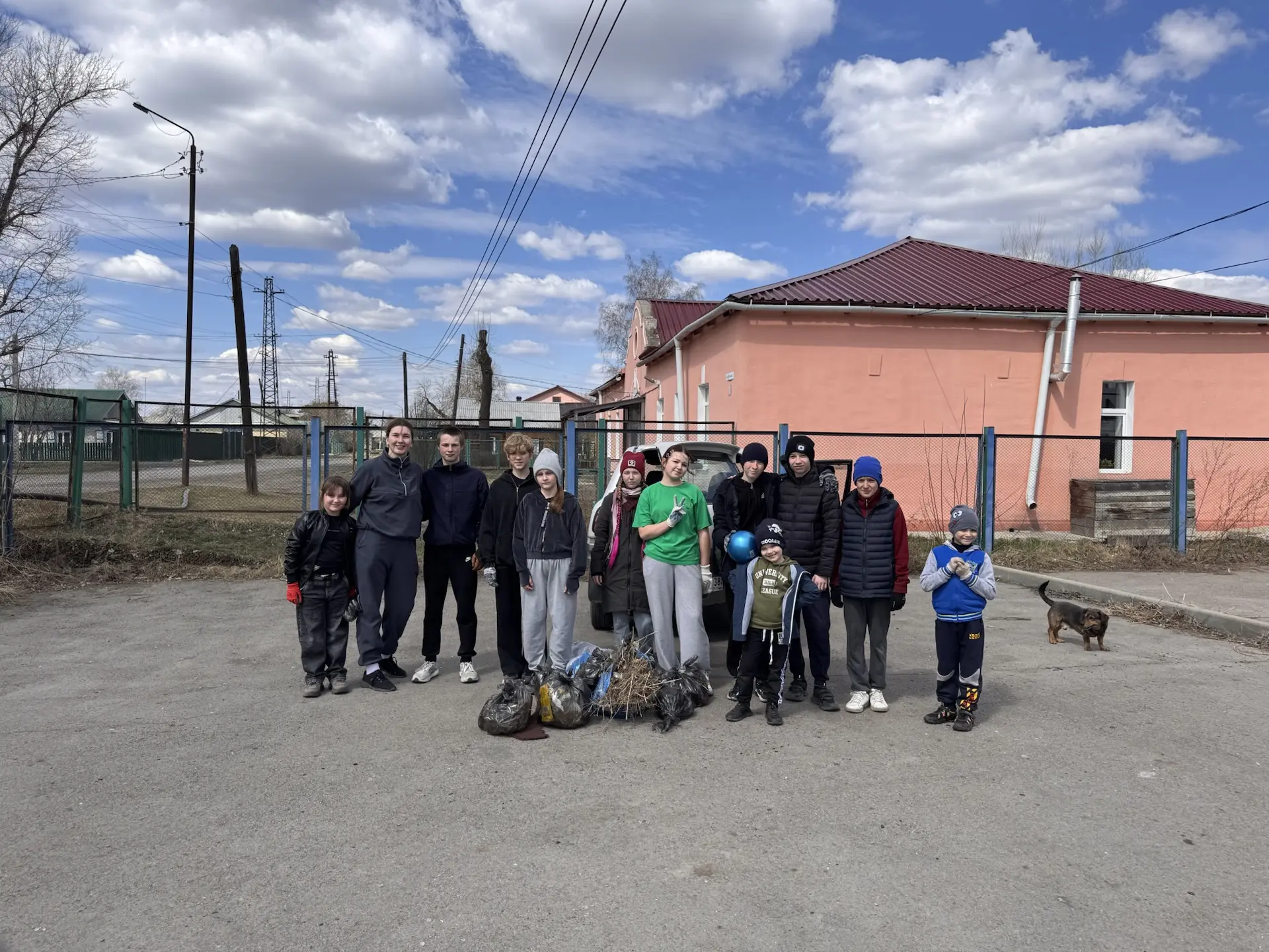 Сегодня 01.05.26 с ребятами шахматного клуба убирали нашу многофункциональную площадку. Выражаю огро