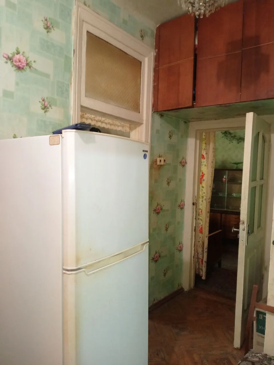 Продается квартира на ул ,Оборонной в центре Луганска .3 комнаты на 1 этаже из 2.
Окна деревянные,вы