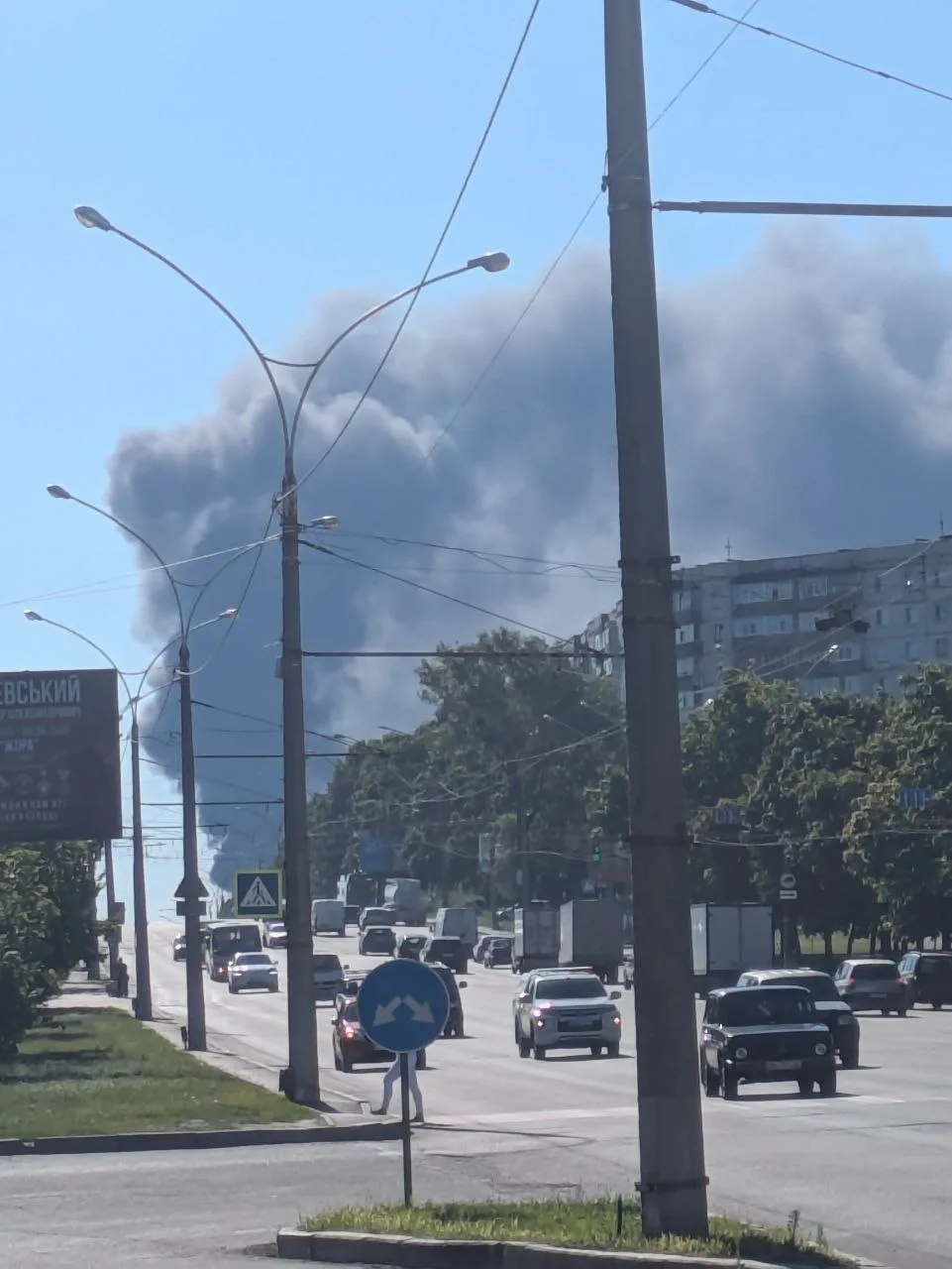 🇷🇺🇺🇦 В Сумах сильнейший пожар после удара ВС РФ по промышленной зоне