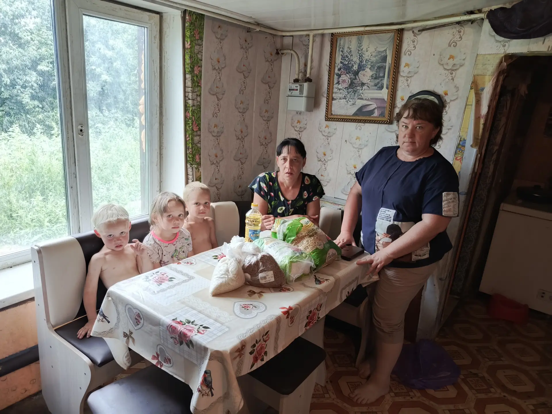 🍽️ Продуктовая помощь: как семье в трудной ситуации получить поддержку в Комплексном центре Троицко